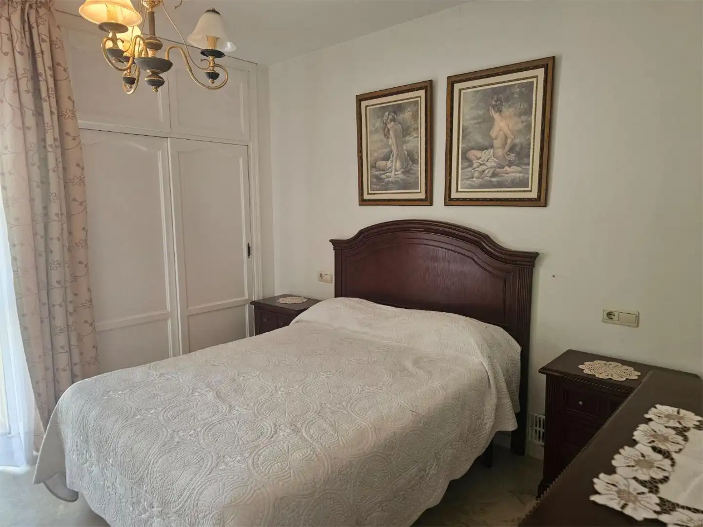 Piso en venta en Calle Poeta Muñoz Rojas, 10, Valdeolletas - Las Cancelas - Xarblanca Habitación de Piso en venta en Marbella con Aire acondicionado, Calefacción y Jardín privado