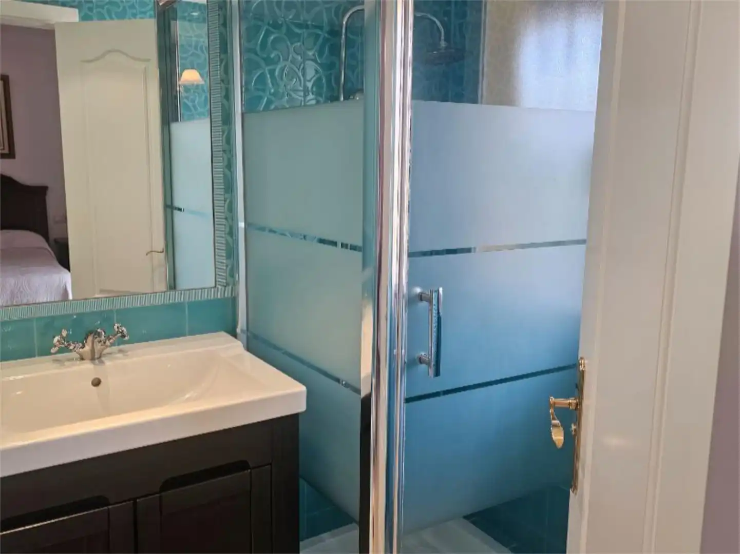 Piso en venta en Calle Poeta Muñoz Rojas, 10, Valdeolletas - Las Cancelas - Xarblanca Baño de Piso en venta en Marbella con Aire acondicionado, Calefacción y Jardín privado