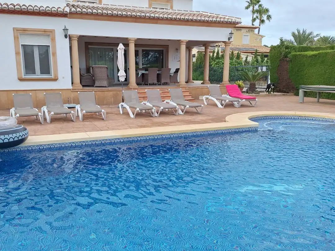 Houses for sale in Calle Uruguay, 4, Partida Tosal - Zona dels Castellans Swimming pool of Houses for sale in Jávea / Xàbia with Air Conditioner, Heating and Private garden