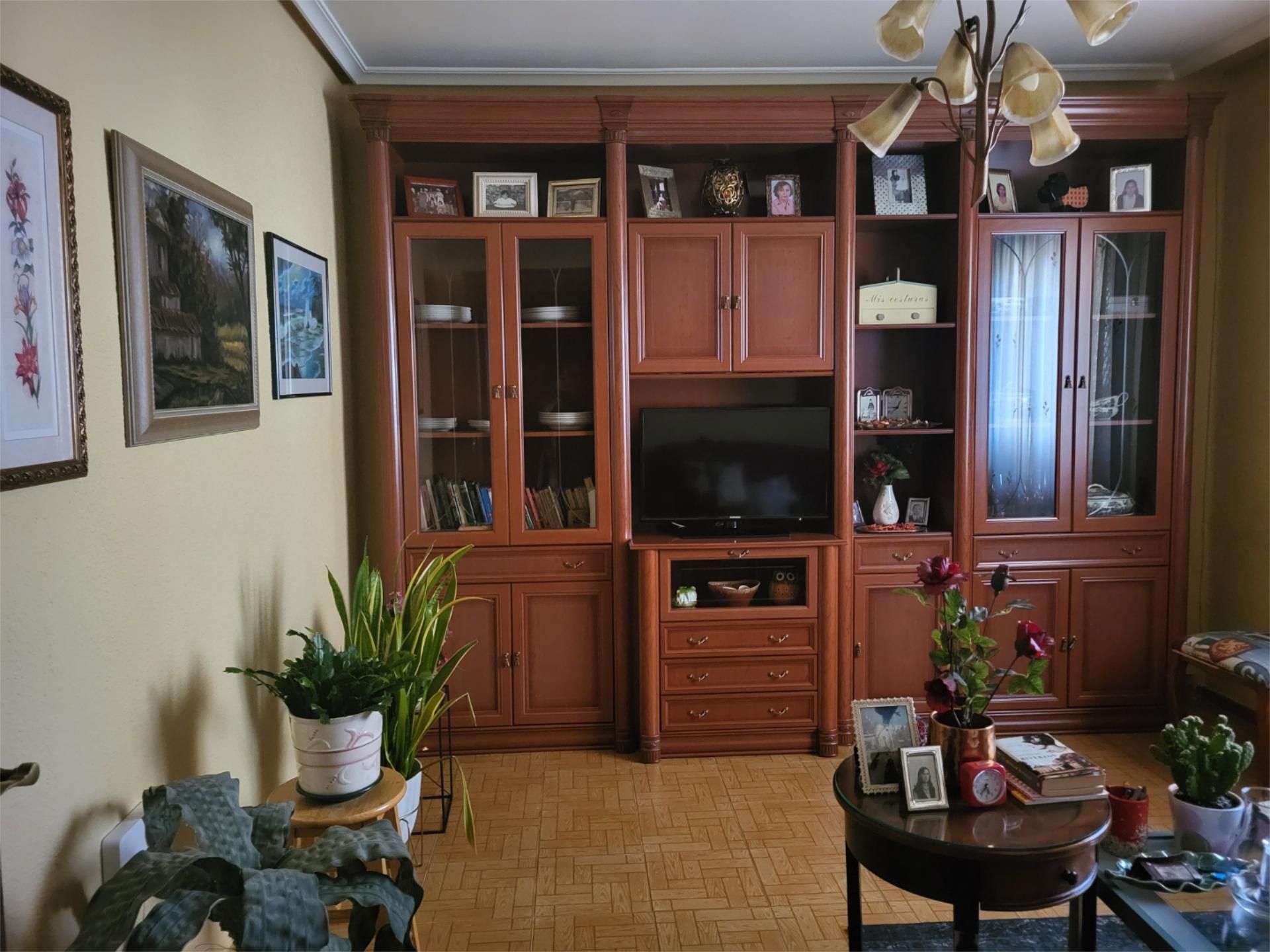 Sala de estar de Casa adosada en venta en San Andrés del Rabanedo con Calefacción, Jardín privado y Parquet
