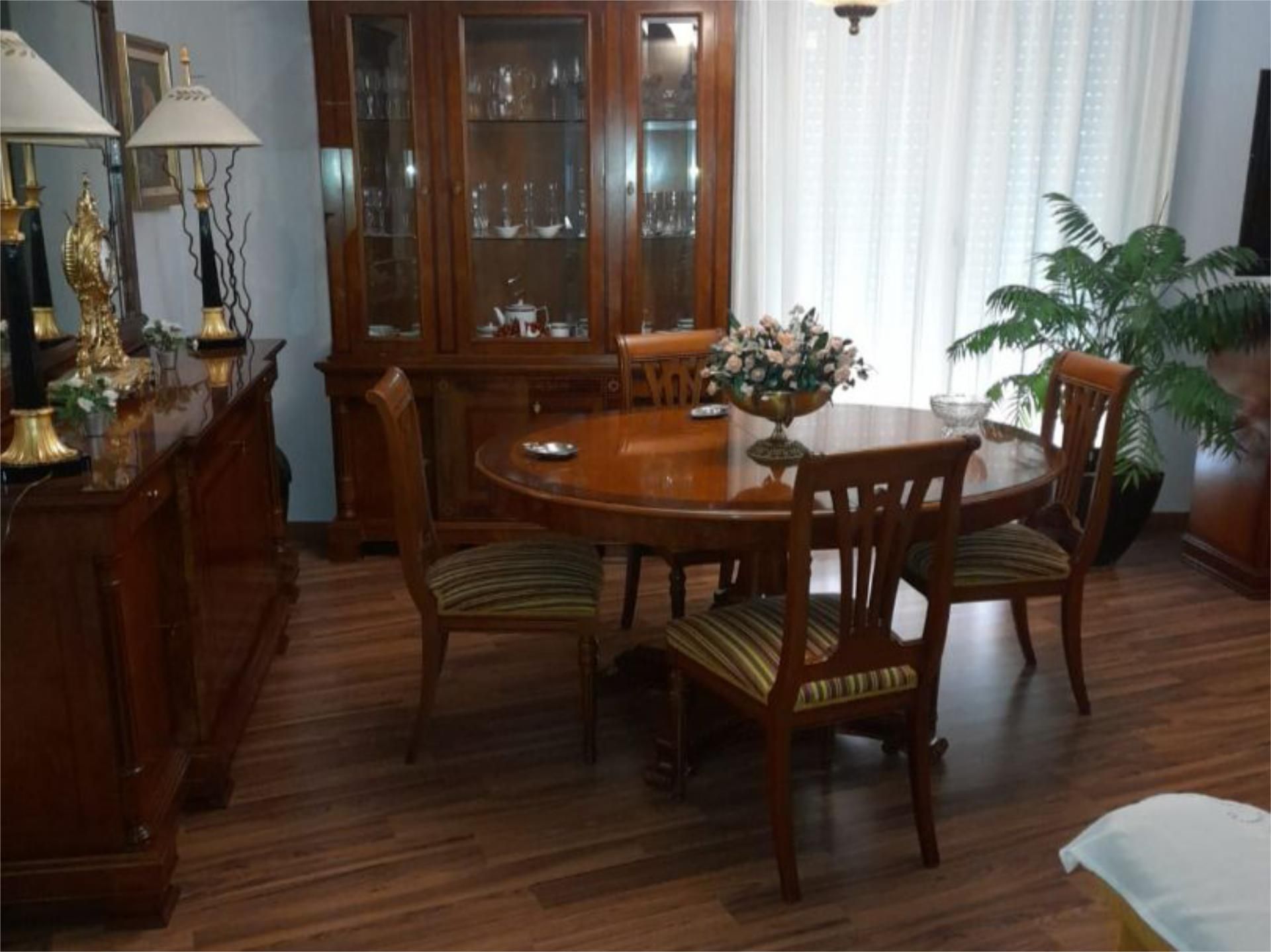 Wohnung zur Miete in Calle Maestro Rodrigo, 13, Utiel Esszimmer von Wohnung zur Miete in Utiel mit Heizung, Parkett und Möbliert