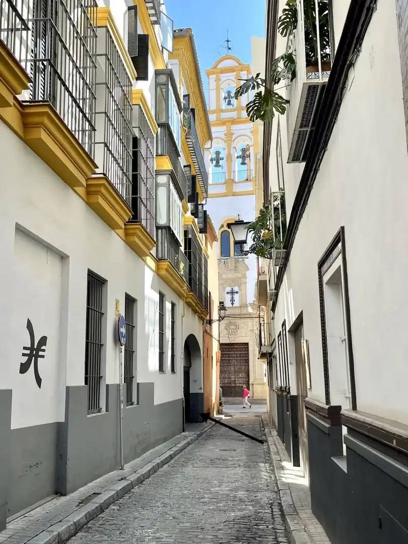 Garatge en venda a Calle Guzmán el Bueno, 9, Alfalfa - Santa Cruz Vista exterior de Garatge en venda en Sevilla