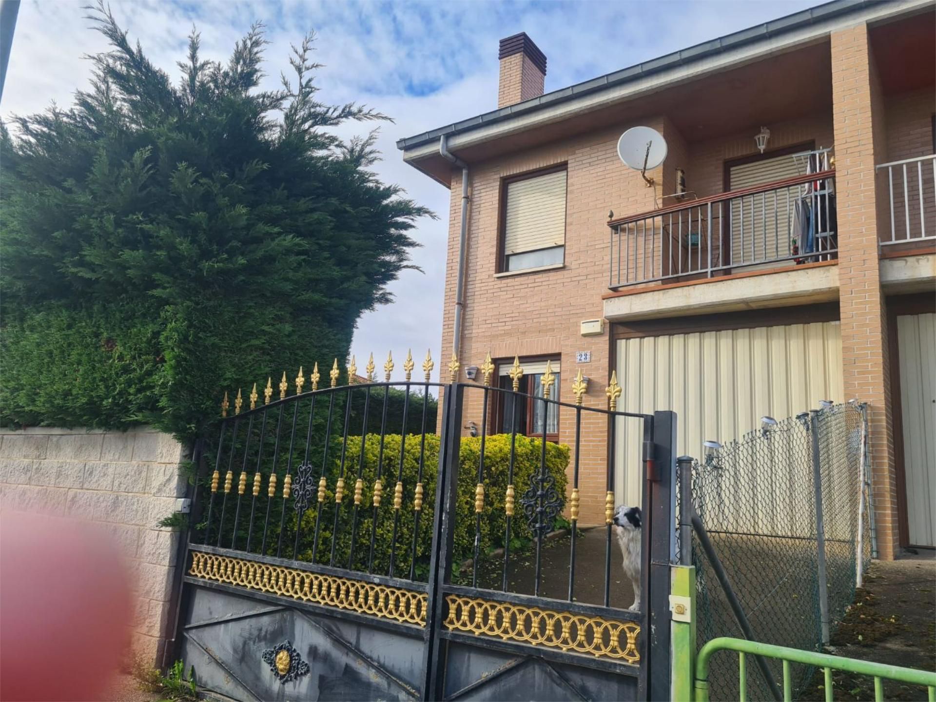 Außenansicht von Wohnung zum Verkauf in Santillana del Mar mit Heizung, Privatgarten und Parkett