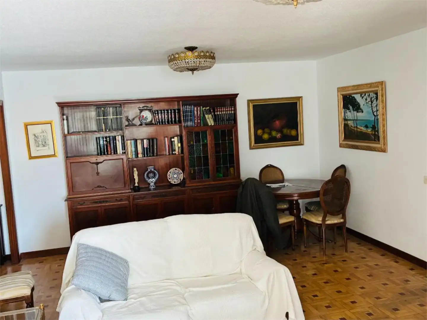 Pis en venda a Calle del Condado de Treviño, 2, Costillares Sala d'estar de Pis en venda en Madrid amb Aire condicionat, Calefacció i Parquet