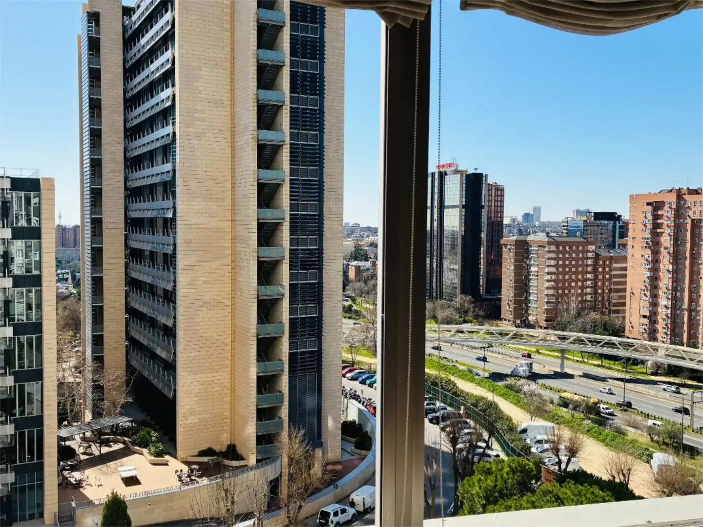 Pis en venda a Calle del Condado de Treviño, 2, Costillares Vista exterior de Pis en venda en Madrid amb Aire condicionat, Calefacció i Parquet