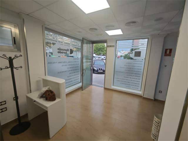 Local comercial en Alquiler en Los Castillejos - La Trinidad