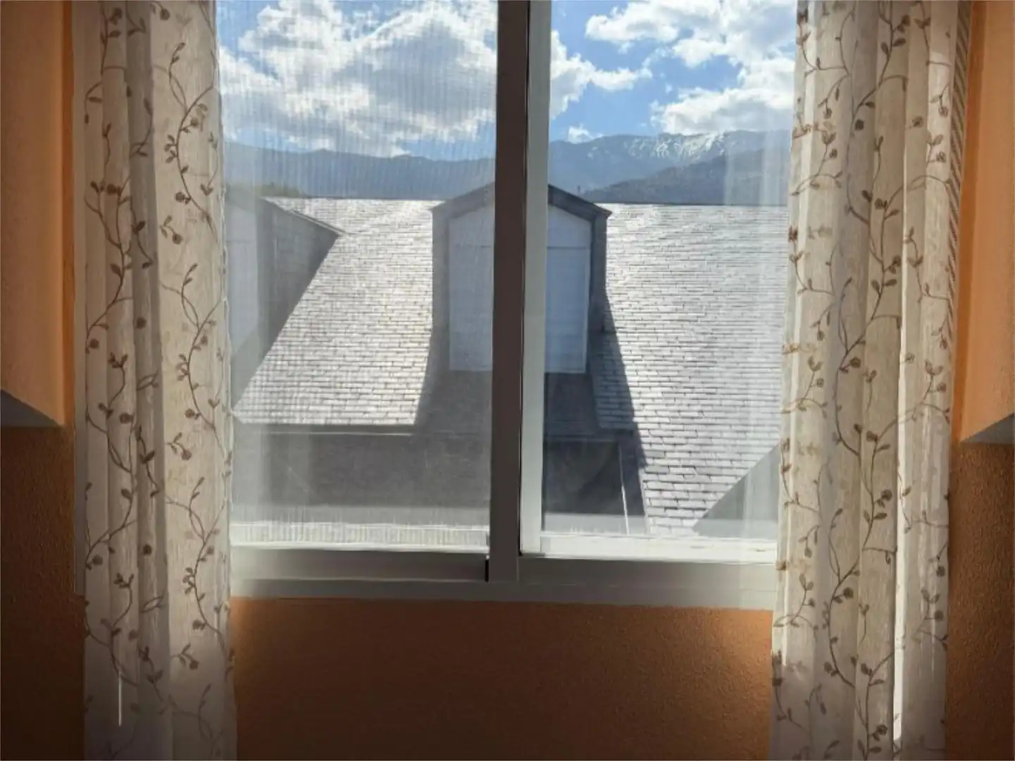 Piso en venta en Calle Carretera de Madrid, 289, Navaluenga Habitación de Piso en venta en Navaluenga con Terraza