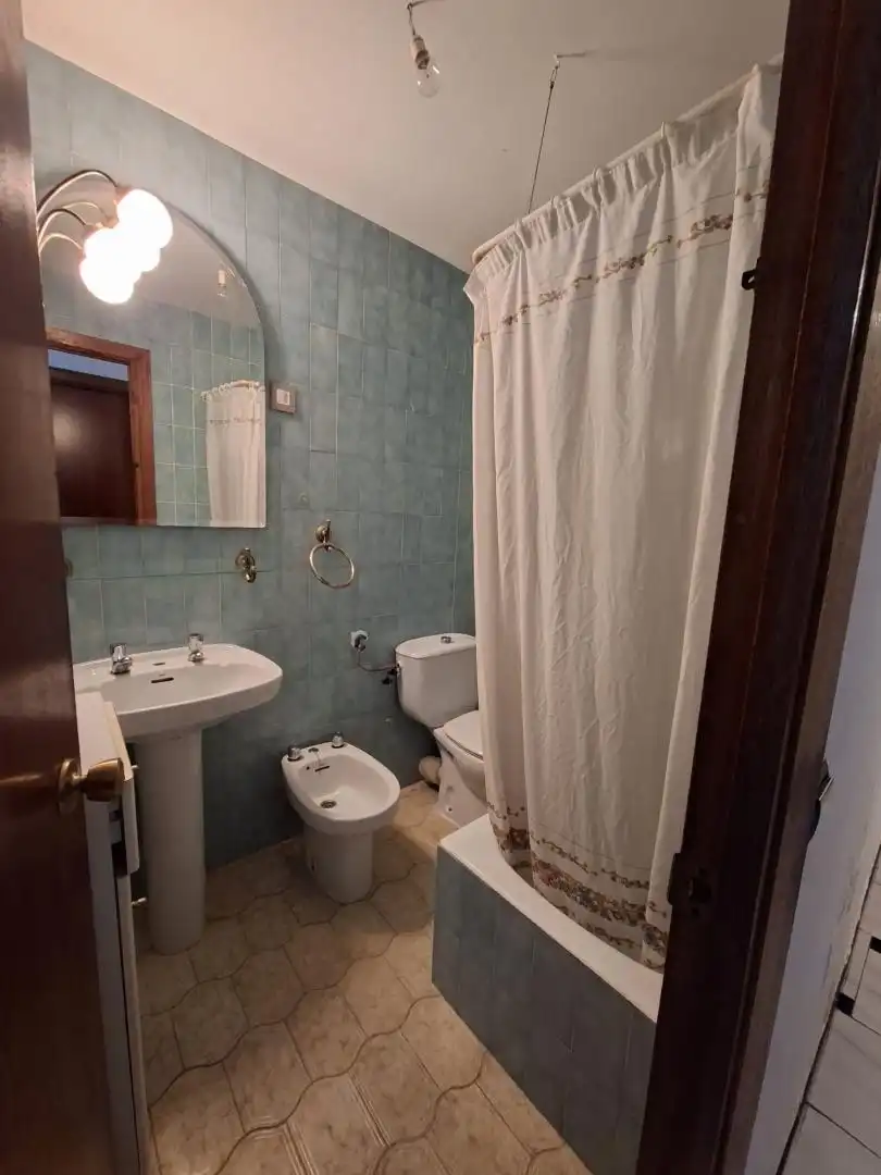 Habitación en Calle Bulevar Salvador Allende, 23, Centro Baño de Apartamento para compartir en Alcobendas con Calefacción y Amueblado