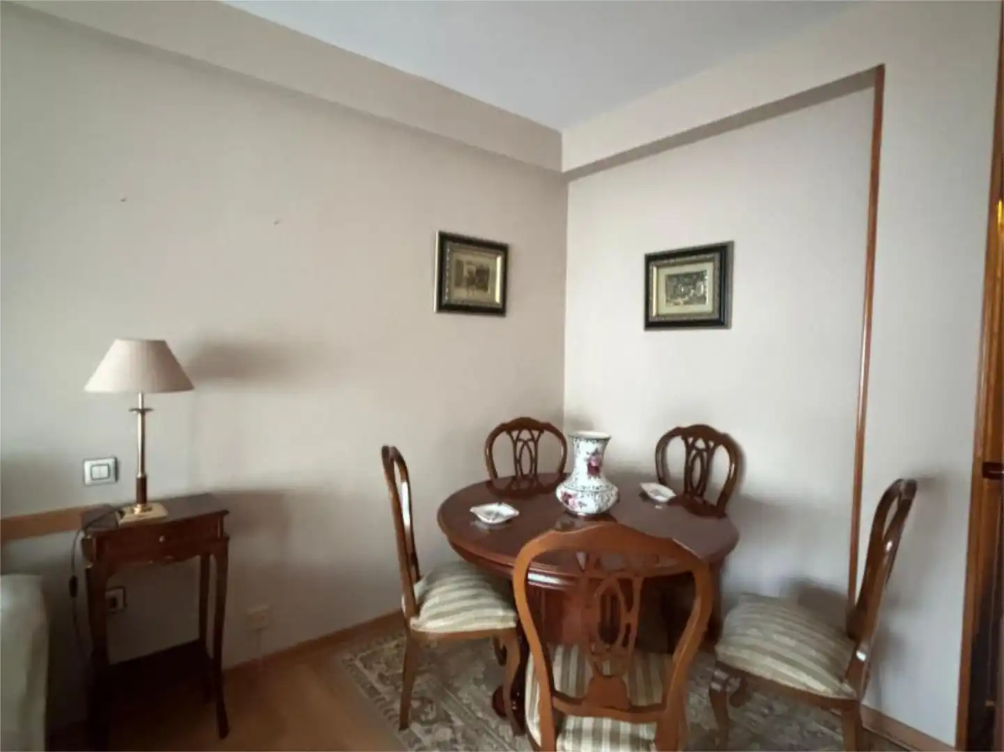 Pis de lloguer a Calle Arturo Álvarez Buylla, Nº 8, Buenavista Menjador de Pis de lloguer en Oviedo amb Balcó