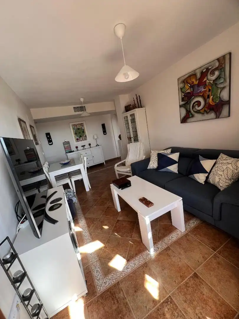 Wohnung zur Miete in Urbanización Puente Esuri, Costa Esuri Wohnzimmer von Wohnung zur Miete in Ayamonte mit Klimaanlage, Privatgarten und Terrasse