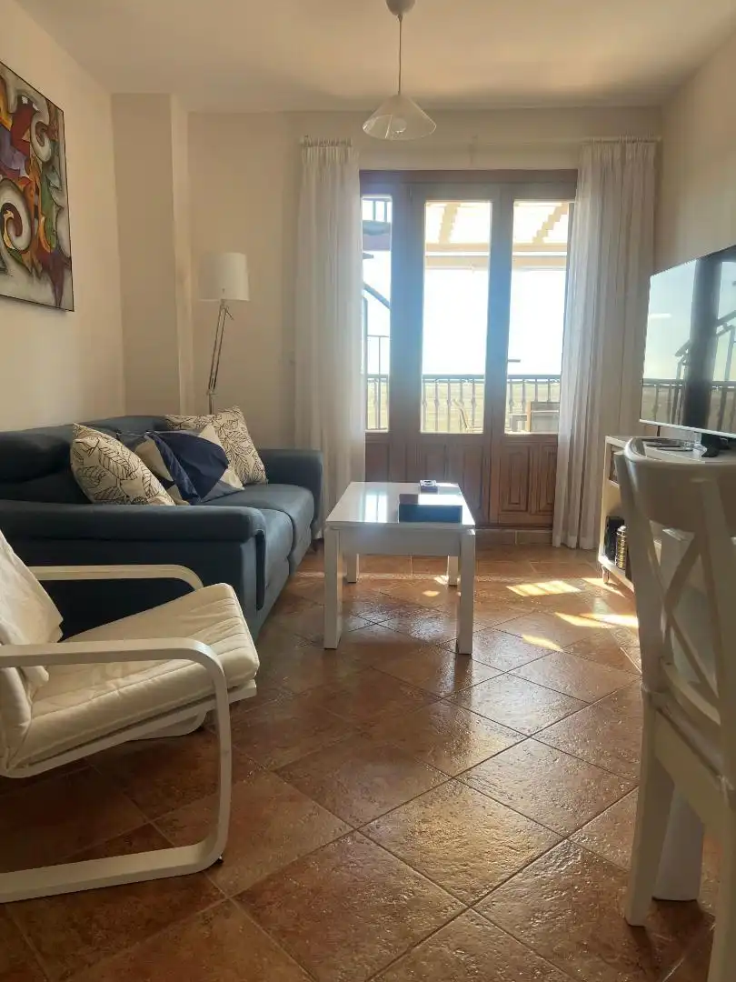 Wohnung zur Miete in Urbanización Puente Esuri, Costa Esuri Wohnzimmer von Wohnung zur Miete in Ayamonte mit Klimaanlage, Privatgarten und Terrasse