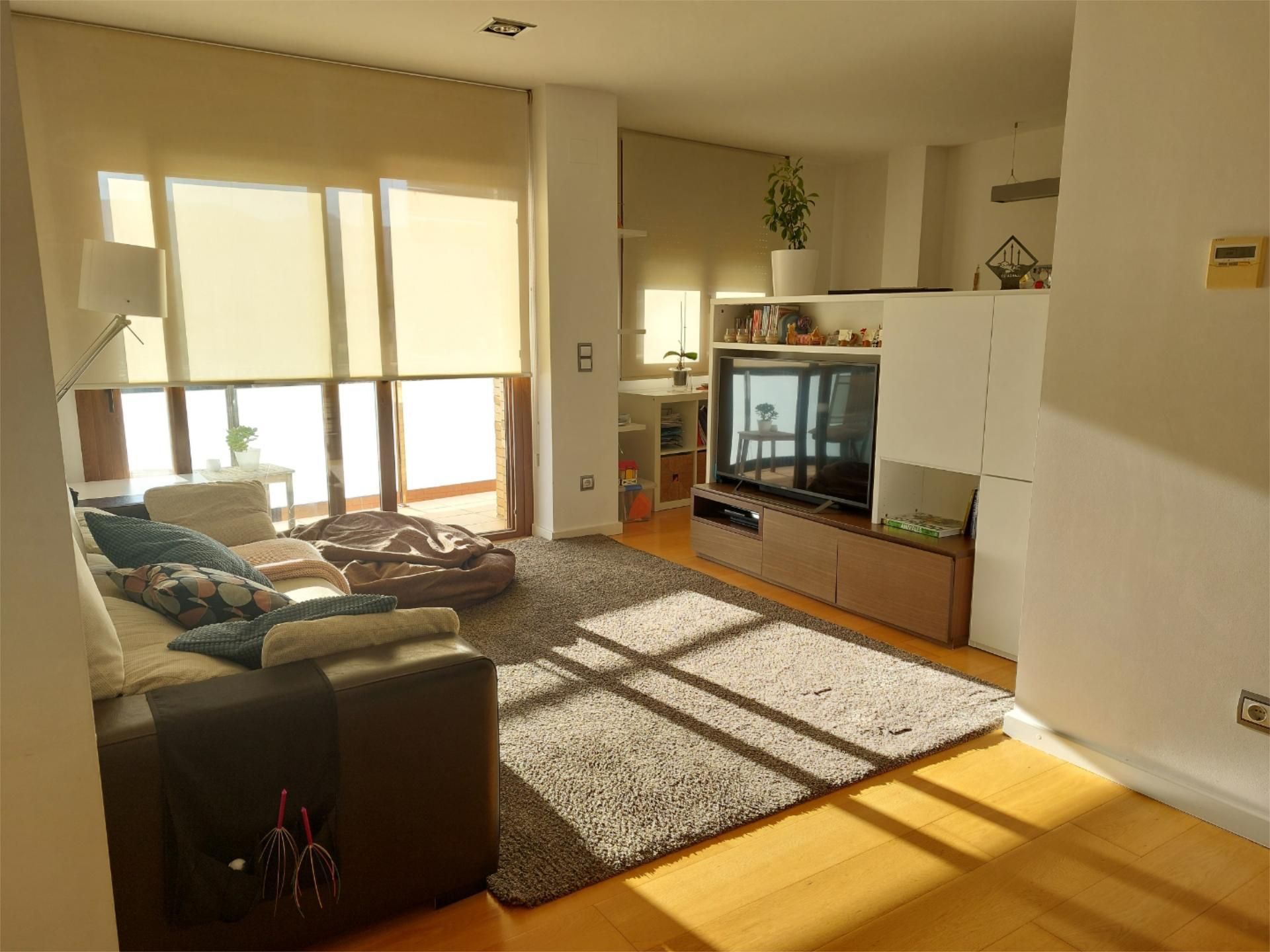 Wohnzimmer von Wohnung zum Verkauf in Porqueres mit Klimaanlage, Heizung und Parkett