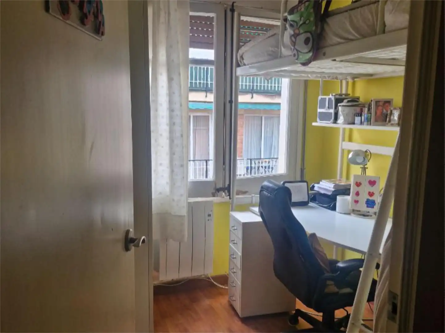 Habitación de Casa adosada en venta en Barcelona con Aire acondicionado, Parquet y Terraza