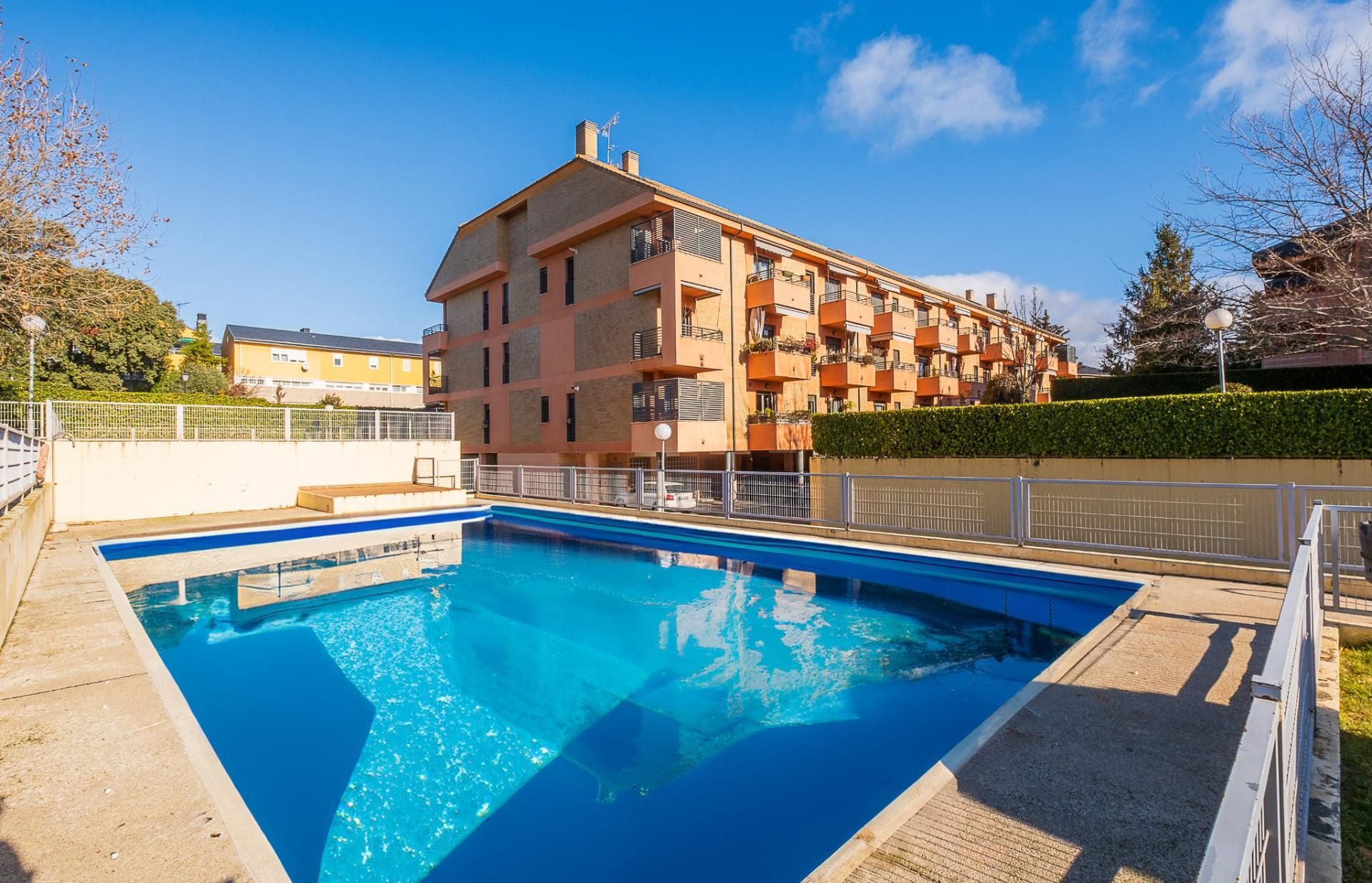 Schwimmbecken von Maisonette zum Verkauf in El Escorial mit Privatgarten, Parkett und Terrasse