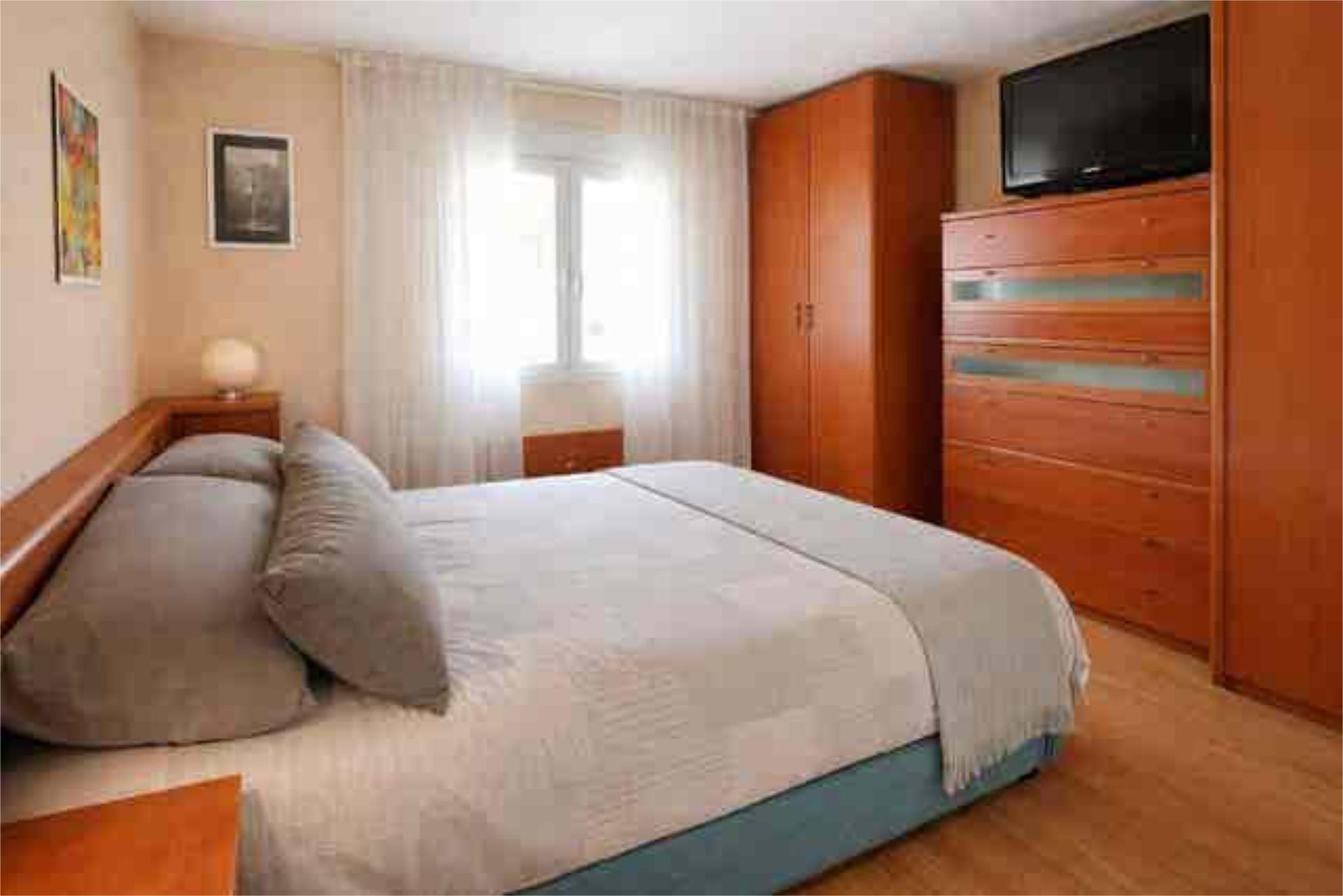 Habitación de Casa adosada en venta en Villaviciosa de Odón con Terraza y Piscina