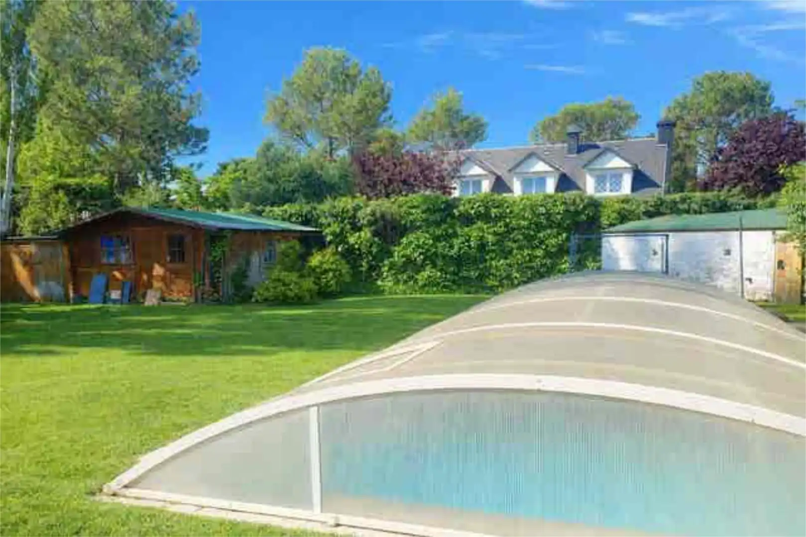 Casa adosada en venta en El Bosque Jardín de Casa adosada en venta en Villaviciosa de Odón con Terraza y Piscina
