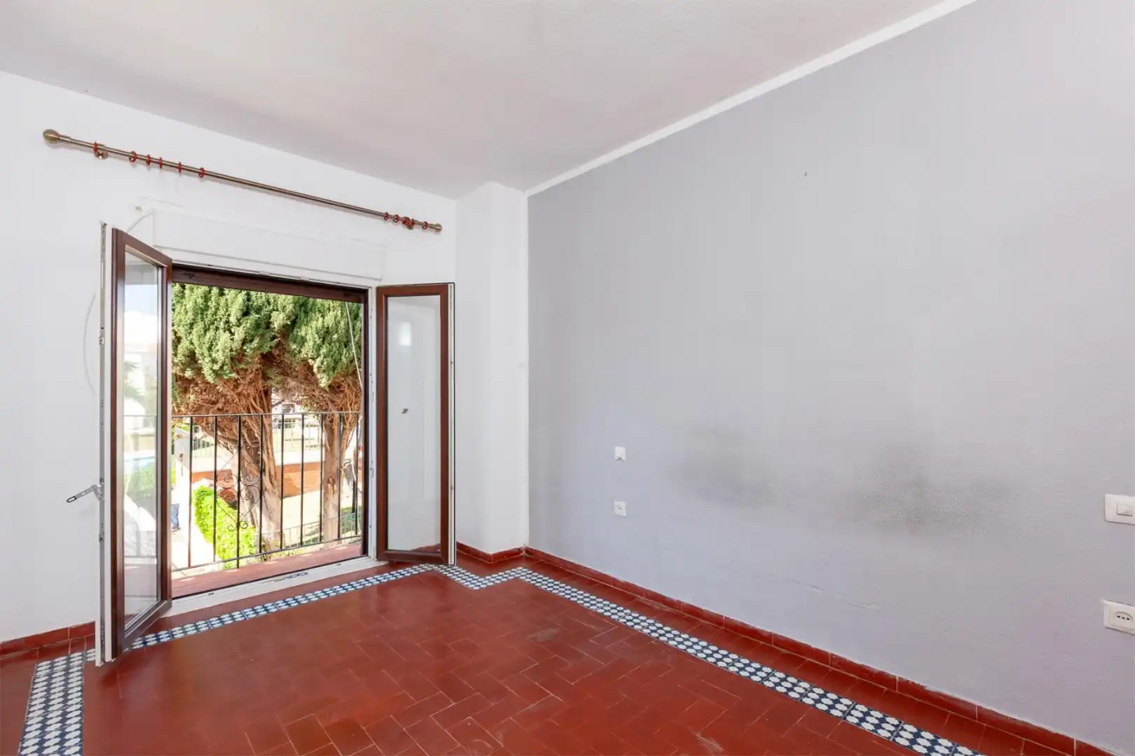 Casa adosada en venta en Marbella con Jardín privado, Terraza y Horno