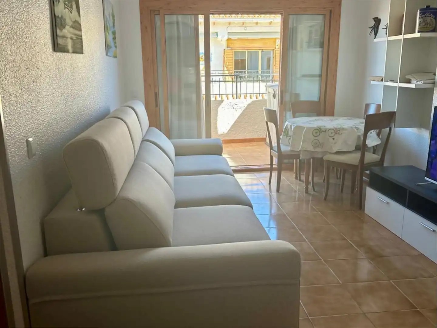 Piso de alquiler en Calle Alcoy, 31, Playa Tamarit - Playa Lissa Sala de estar de Piso de alquiler en Santa Pola con Jardín privado, Terraza y Piscina