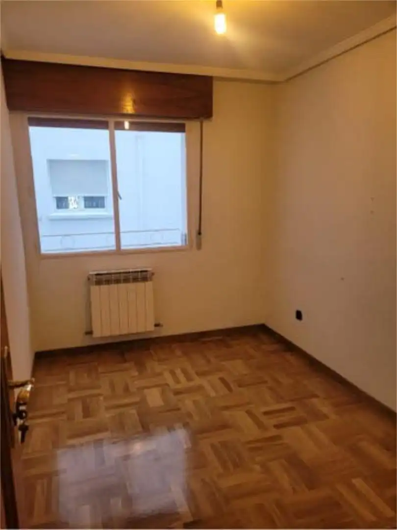 Pis en venda a Villafría - La Ventilla - Castañares Dormitori de Pis en venda en Burgos amb Calefacció i Terrassa