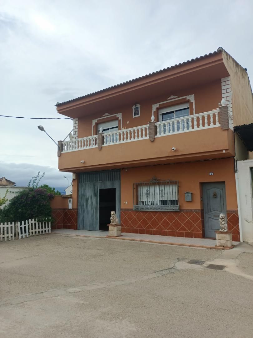 Casa o xalet en venda a Calle 3, 16, Huétor Tájar Vista exterior de Casa o xalet en venda en Huétor Tájar amb Terrassa i Balcó