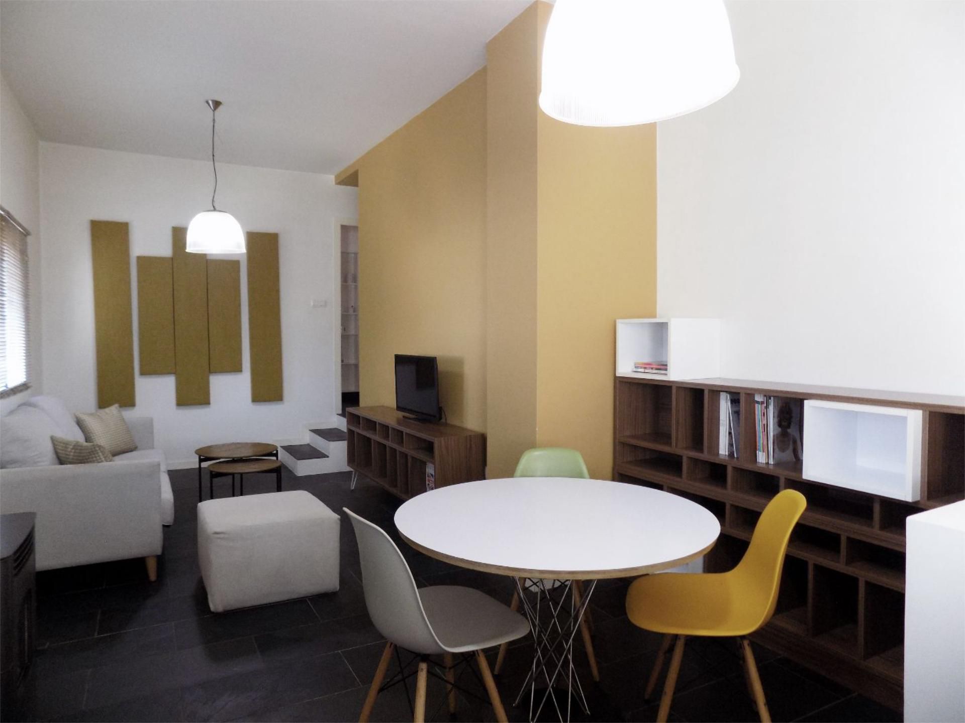 Sala de estar de Piso de alquiler en O Grove   con Calefacción, Parquet y Amueblado