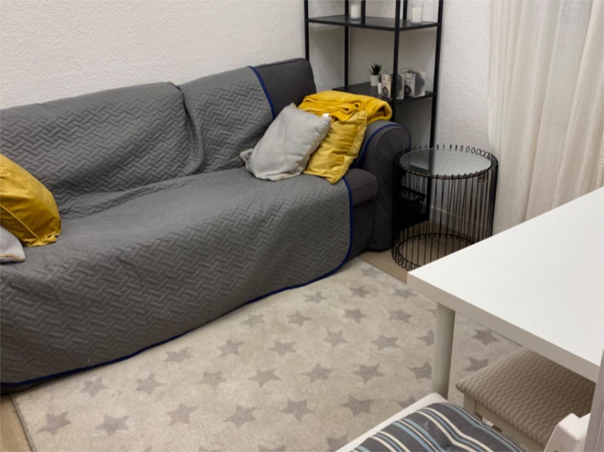 Living room of Flat for rent in  Madrid Capital  with Air Conditioner, Heating and Parquet flooring