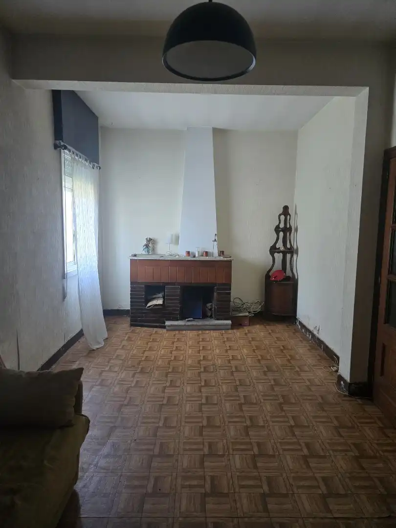 Sala de estar de Casa o chalet en venta en Oleiros con Calefacción, Jardín privado y Parquet