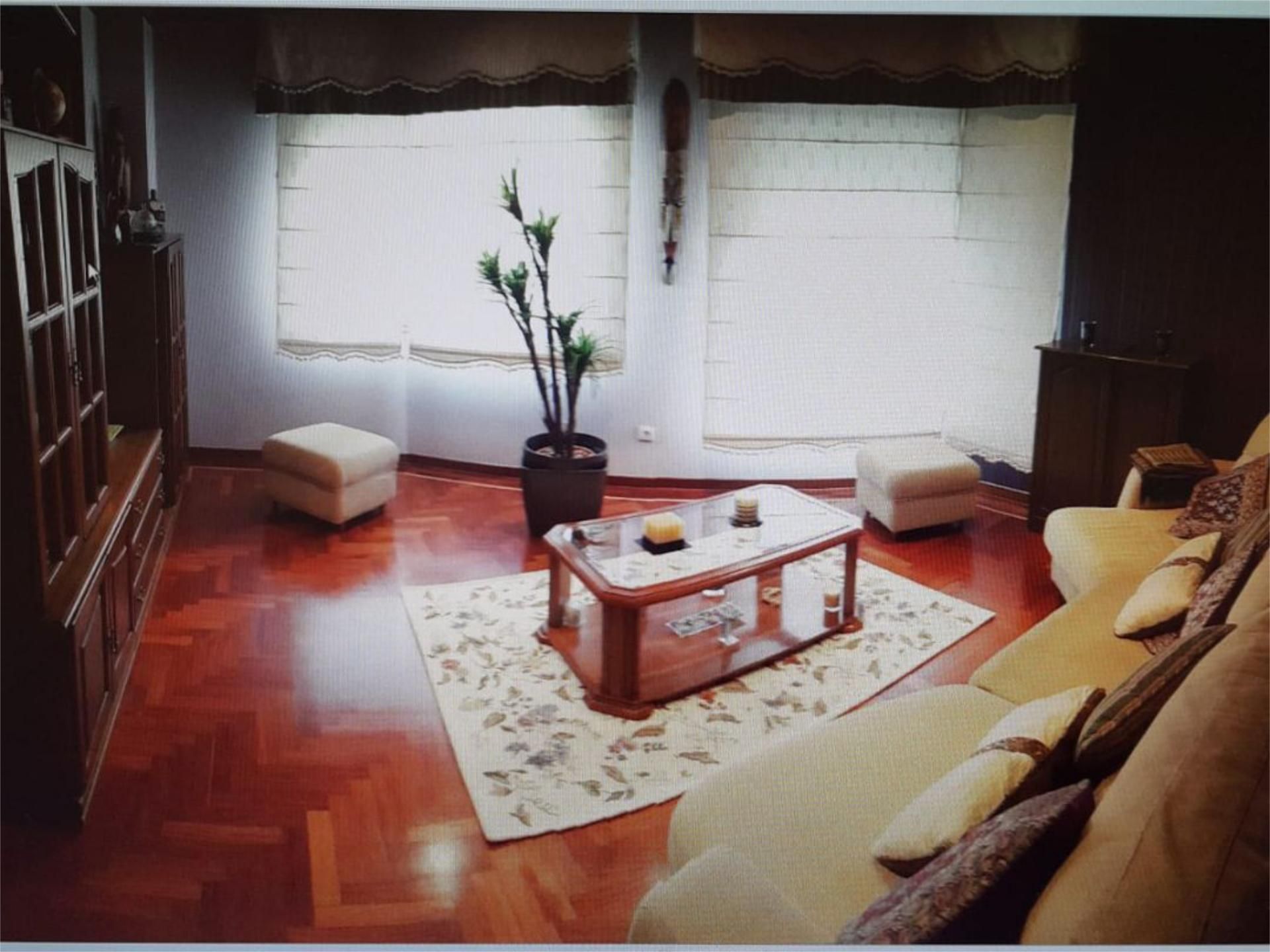 Wohnzimmer von Wohnung zur Miete in Redondela mit Heizung, Parkett und Abstellraum