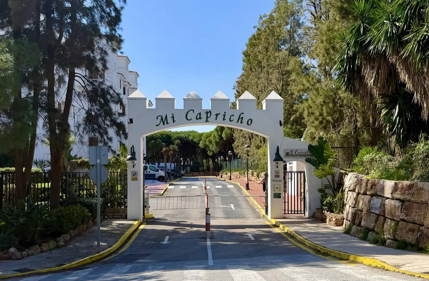 Flat for sale in Urbanizacion Alhamar, 1, Calahonda Flat for sale in Mijas with Air Conditioner, Heating and Private garden