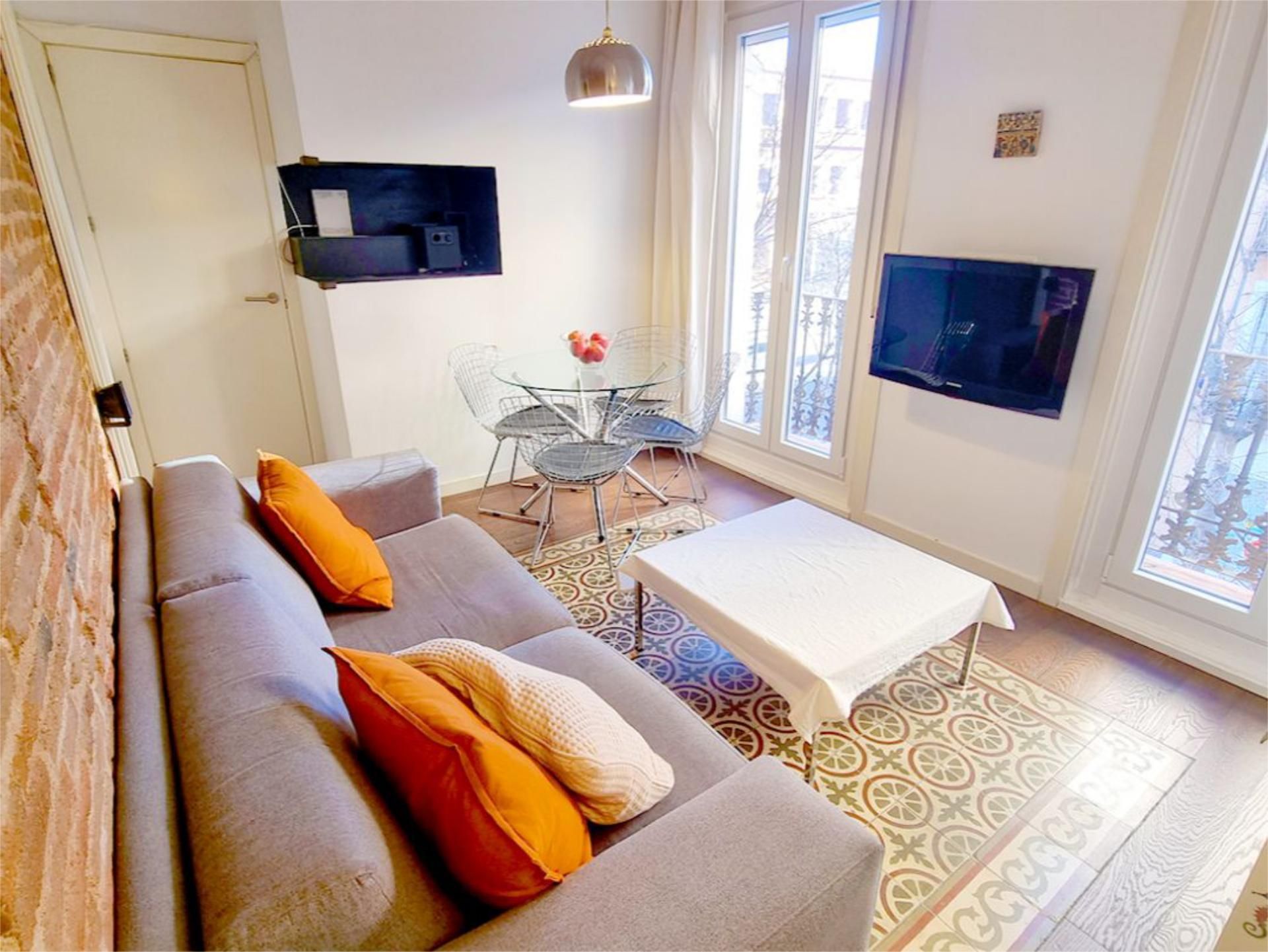 Sala d'estar de Pis de lloguer en  Madrid Capital amb Aire condicionat, Parquet i Moblat