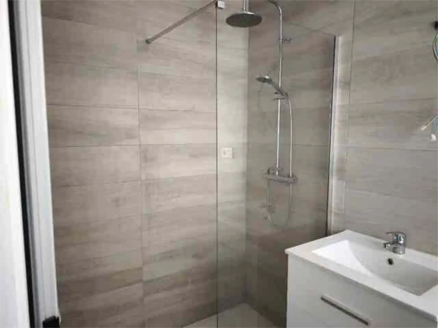 Nave industrial de alquiler en El Tablero Baño de Nave industrial de alquiler en San Bartolomé de Tirajana con Aire acondicionado