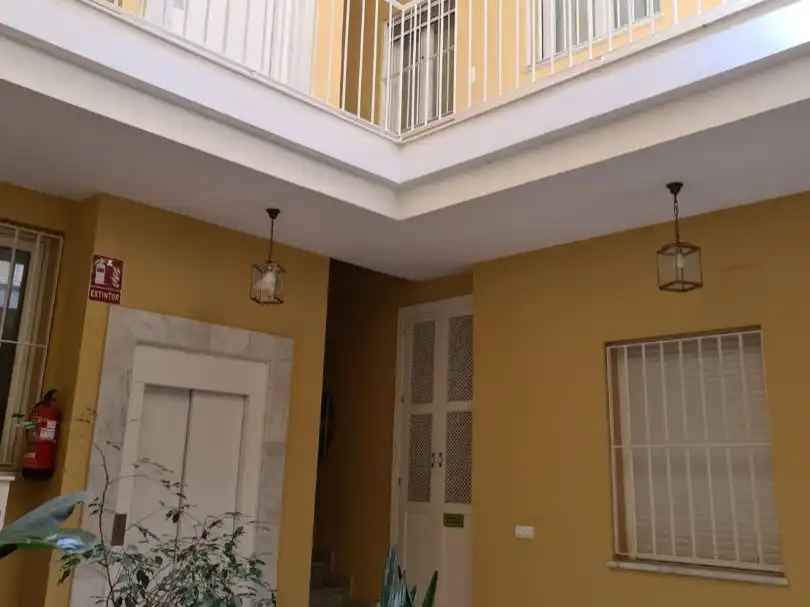 Flat for rent in  Sevilla Capital  with Air Conditioner and Balcony