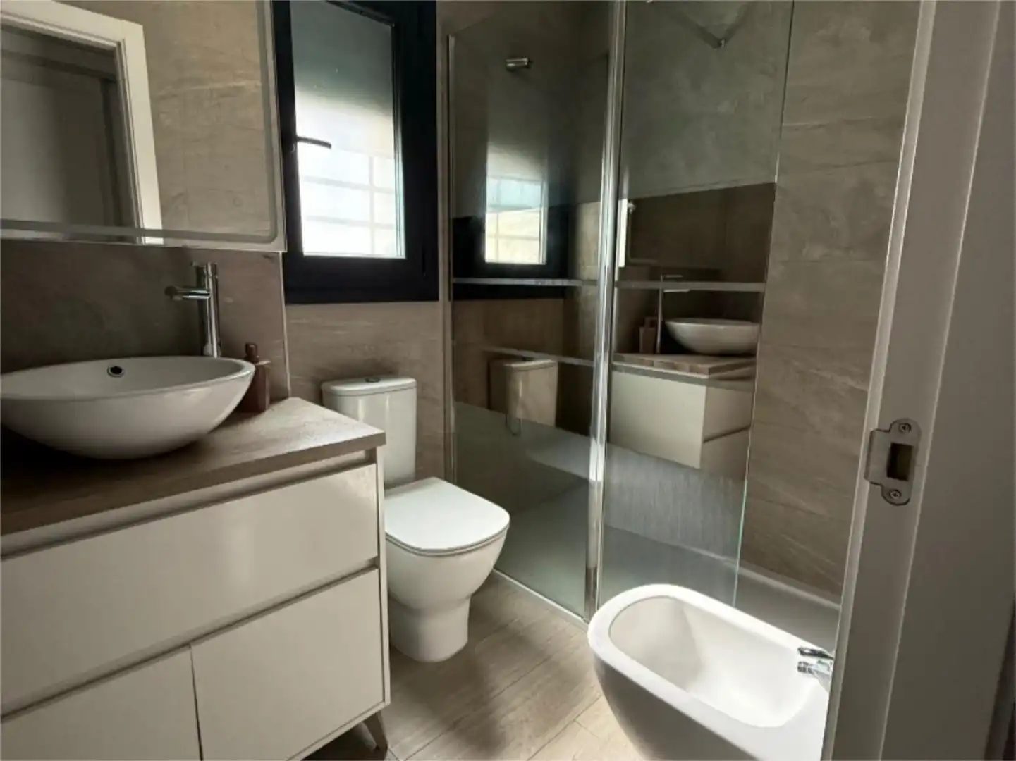 Flat for sale in Avenida Tío Pepe, Pozoalbero Bathroom of Flat for sale in Jerez de la Frontera with Air Conditioner, Heating and Private garden