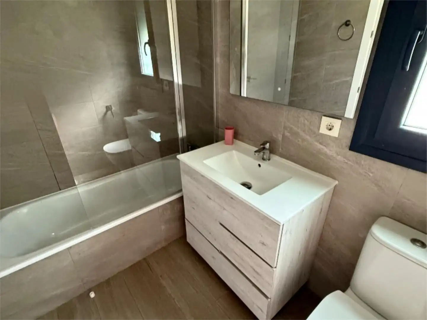 Flat for sale in Avenida Tío Pepe, Pozoalbero Bathroom of Flat for sale in Jerez de la Frontera with Air Conditioner, Heating and Private garden