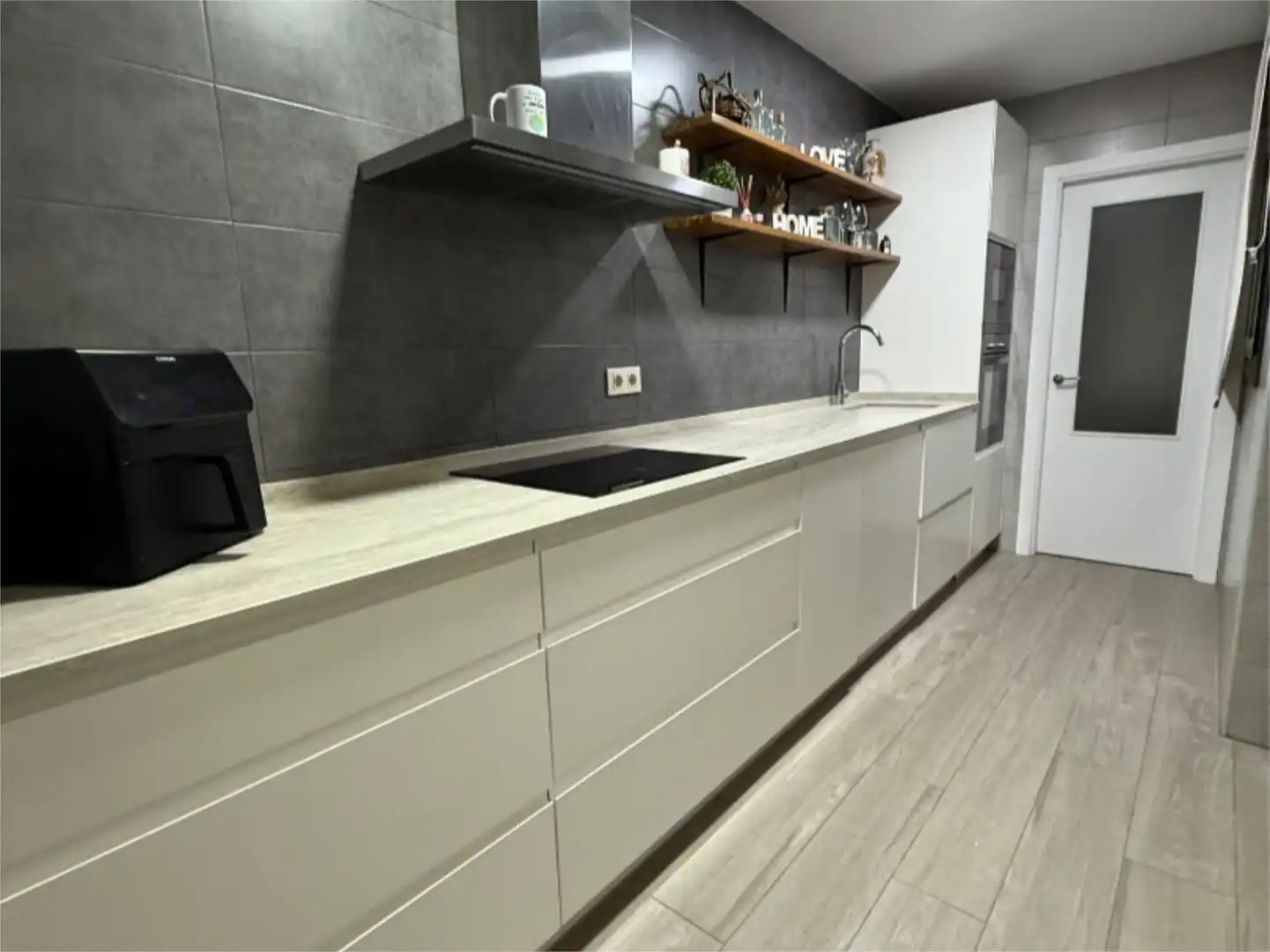 Flat for sale in Avenida Tío Pepe, Pozoalbero Kitchen of Flat for sale in Jerez de la Frontera with Air Conditioner, Heating and Private garden