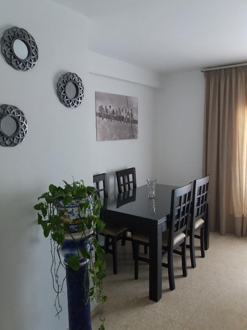 Pis de lloguer a ኡርባኒሳሲኦን ኹሊአን ቤስቴኢሮ, 1, Centro- San Felipe - Huerta Fava Menjador de Pis de lloguer en La Línea de la Concepción amb Terrassa, Moblat i Forn