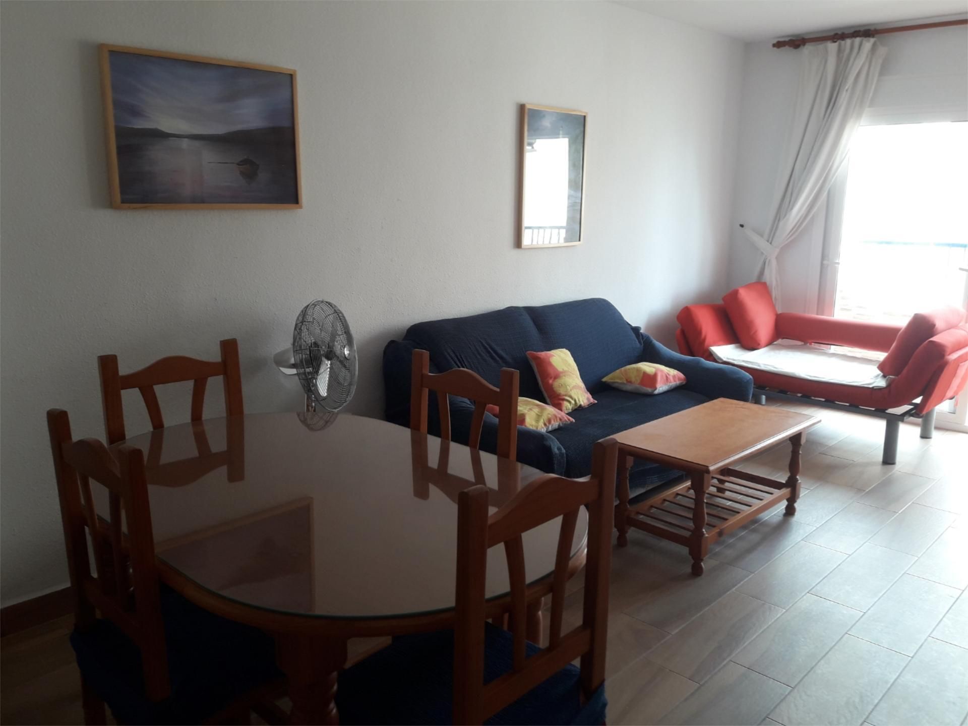 Sala d'estar de Pis de lloguer en Garrucha amb Aire condicionat, Terrassa i Moblat