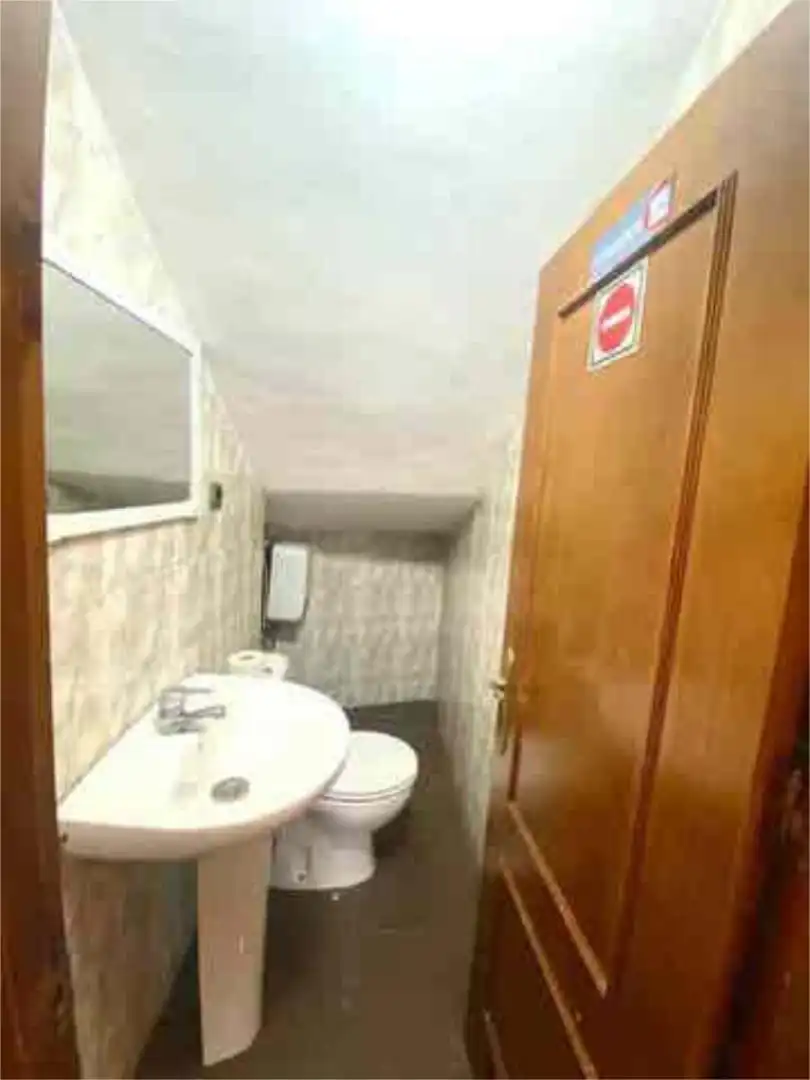 Baño de Local de alquiler en Setenil de las Bodegas