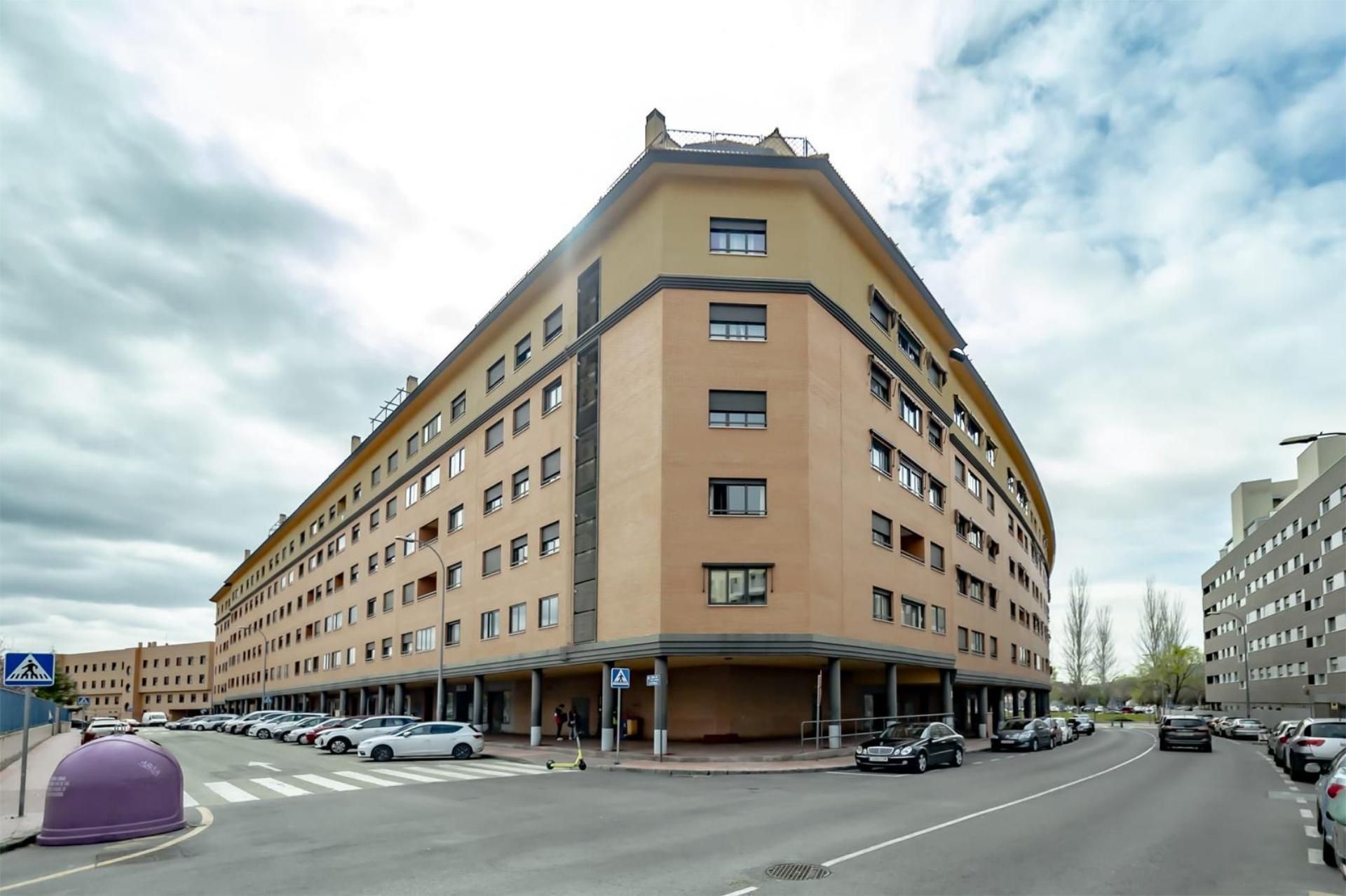 Piso en venta en Calle Dulce María Loynaz, 9, Ensanche Vista exterior de Piso en venta en Alcalá de Henares con Aire acondicionado, Terraza y Piscina