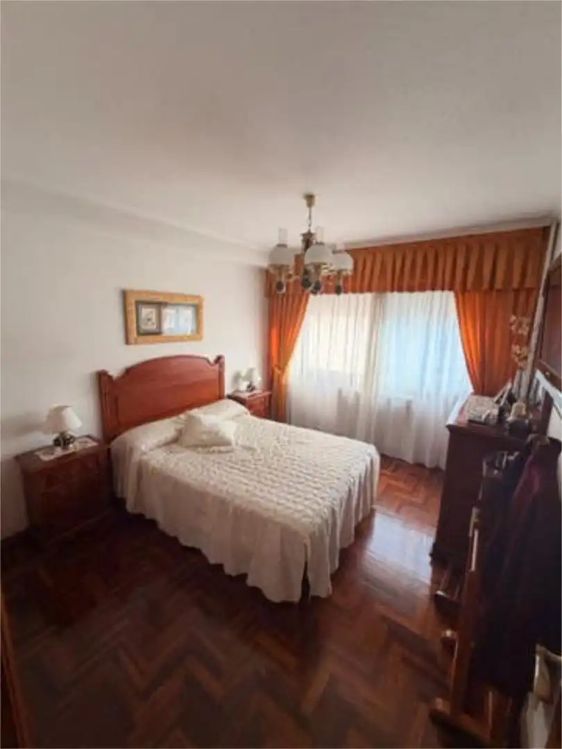 Piso en venta en As Travesas - Balaídos Habitación de Piso en venta en Vigo con Calefacción, Trastero y Amueblado