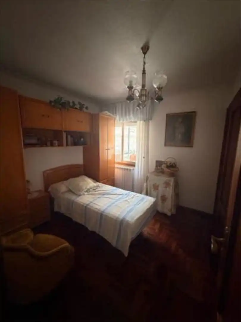 Piso en venta en As Travesas - Balaídos Habitación de Piso en venta en Vigo con Calefacción, Trastero y Amueblado