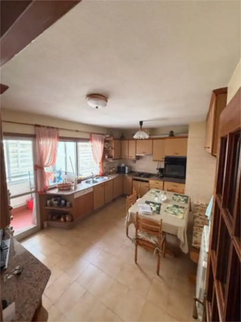 Piso en venta en As Travesas - Balaídos Cocina de Piso en venta en Vigo con Calefacción, Trastero y Amueblado