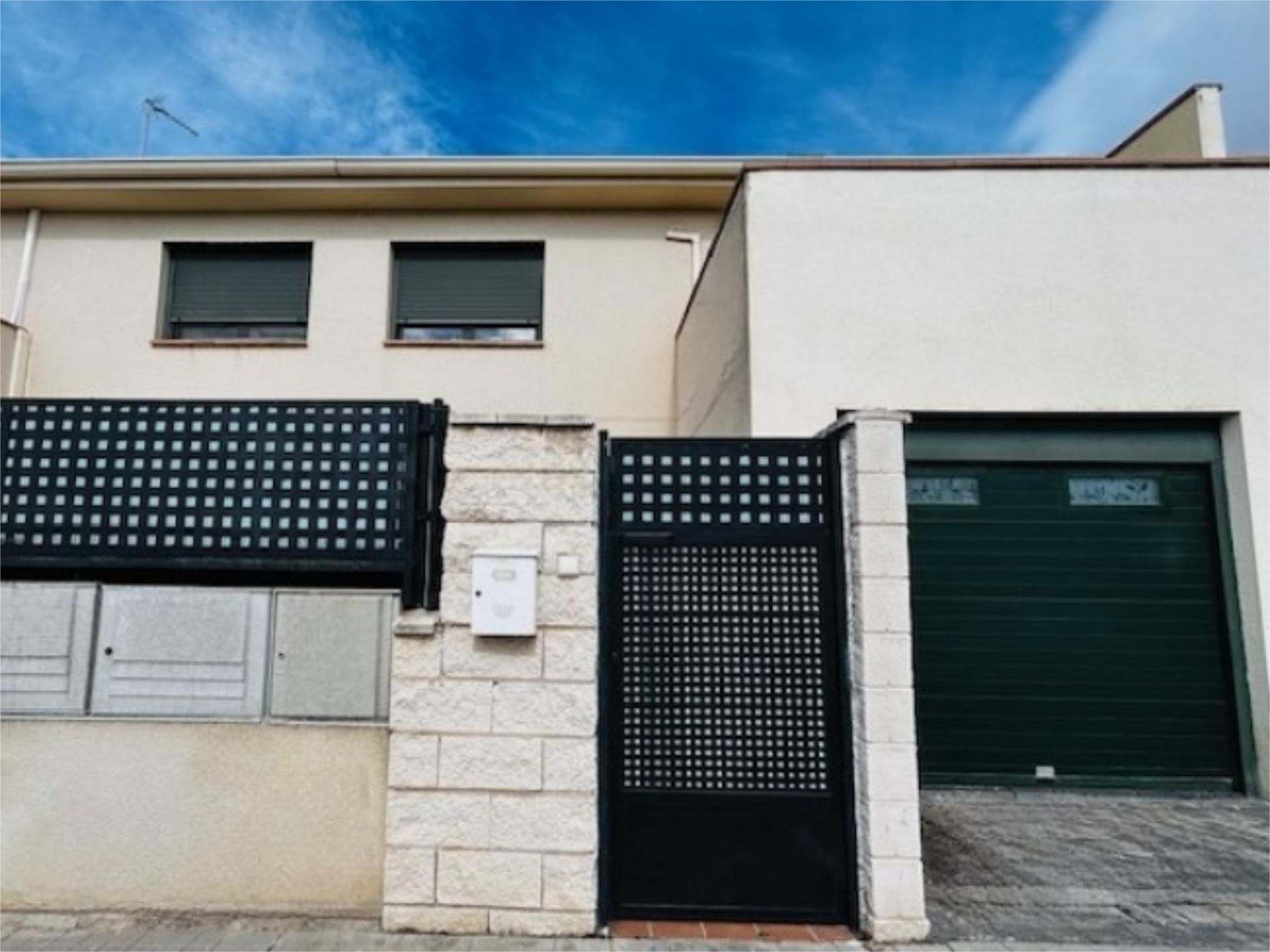 Casa adosada en venda a Calle de la Calandria, 2, La Montaña - El Cortijo