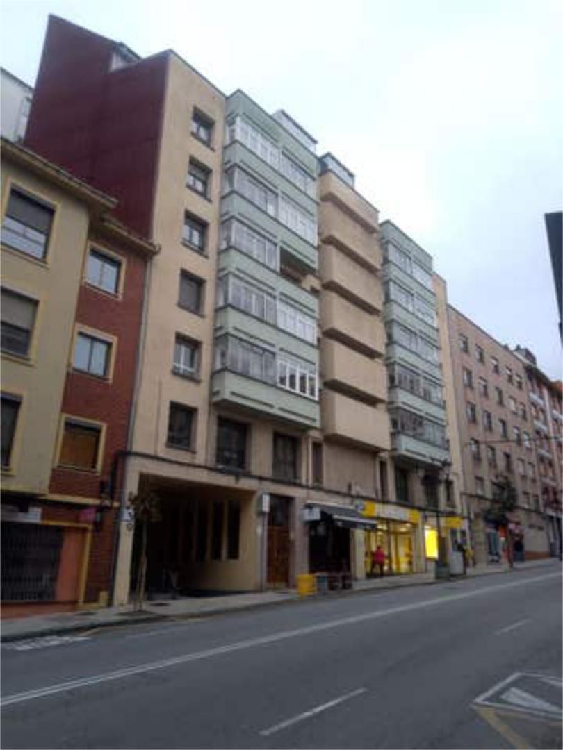 Piso en venta en Buenavista Vista exterior de Piso en venta en Oviedo con Amueblado