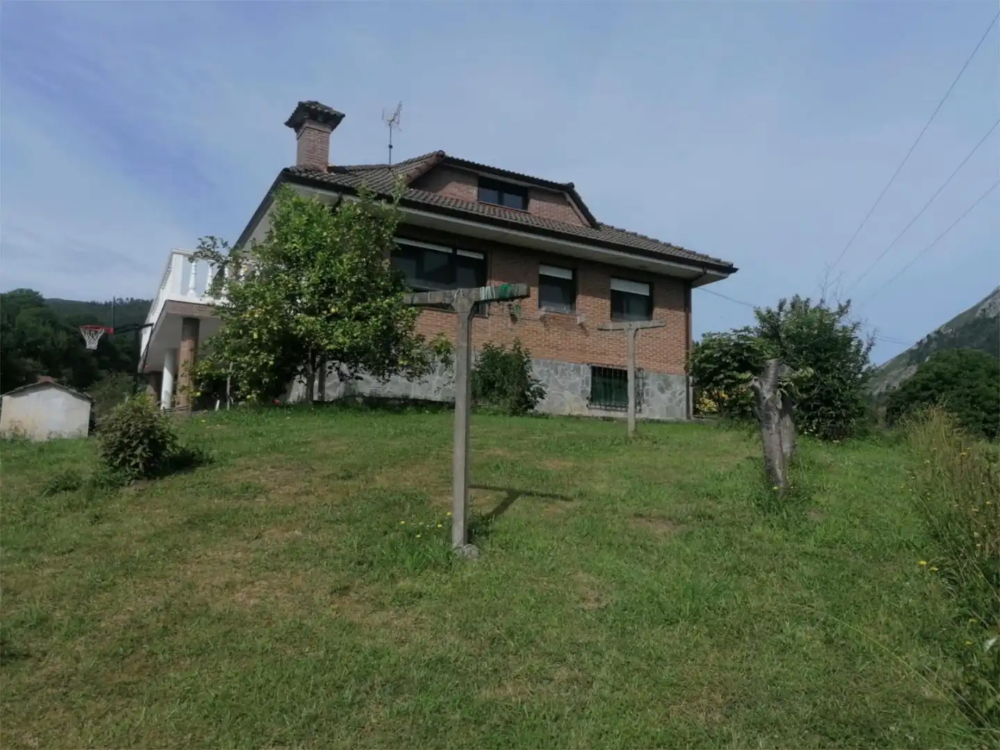 Country house zum Verkauf in Diseminado Hijas, 2006, Puente Viesgo Außenansicht von Country house zum Verkauf in Puente Viesgo mit Klimaanlage, Terrasse und Balkon