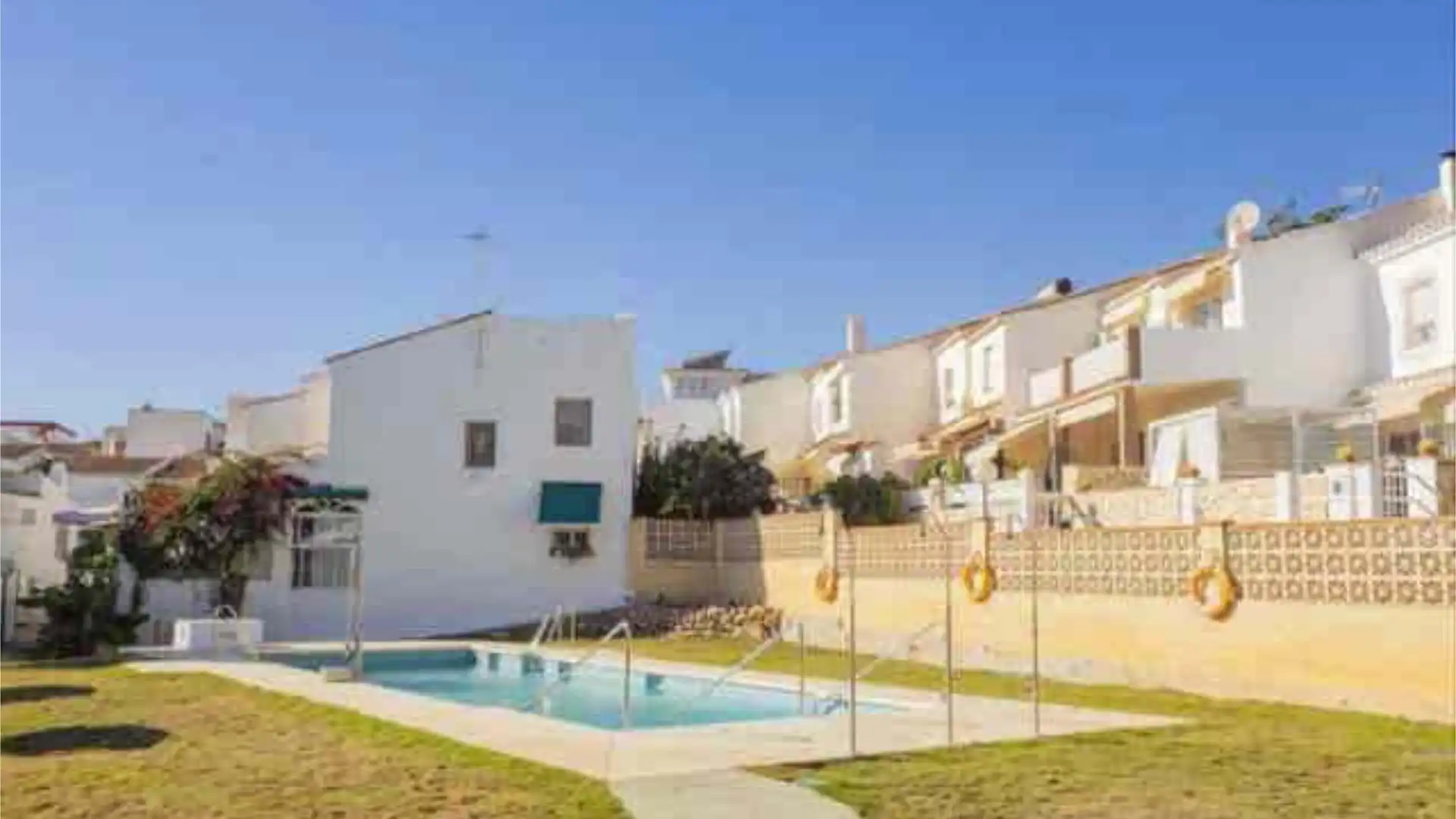Exterior view of Single-family semi-detached for sale in Rincón de la Victoria  with Private garden, Terrace and Swimming Pool