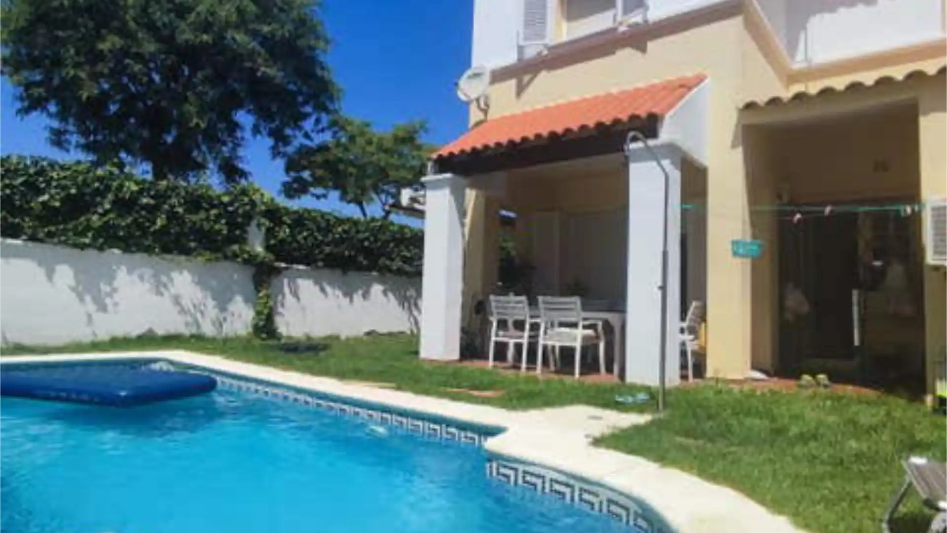 Single-family semi-detached for sale in Espartinas Pueblo Garden of Single-family semi-detached for sale in Espartinas with Swimming Pool
