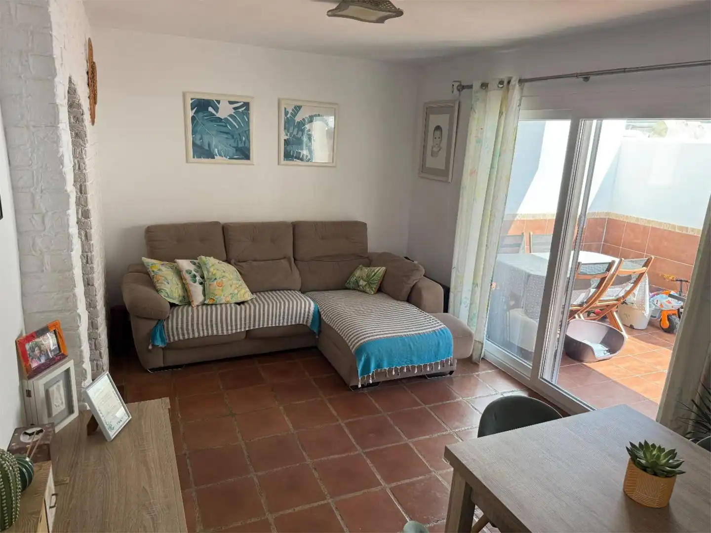 Wohnzimmer von Einfamilien-Reihenhaus zum Verkauf in Mijas mit Klimaanlage, Terrasse und Schwimmbad