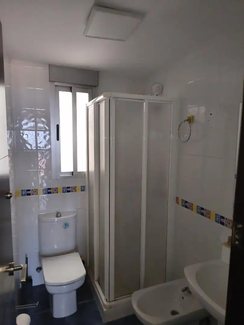Piso de alquiler en Calle Puerta del Ángel, 4, San Ildefonso - Catedral Baño de Piso de alquiler en Jaén con Aire acondicionado, Horno y Lavadora