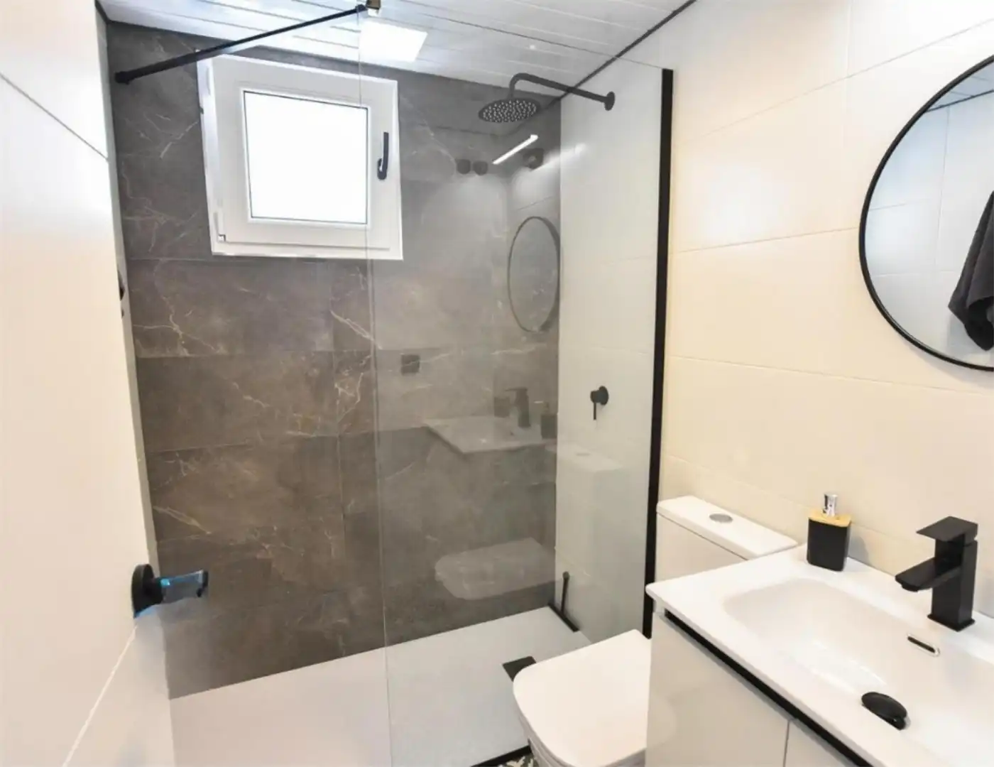 Wohnung zur Miete in Costa Levante, 1, Marina de la Torre Badezimmer von Wohnung zur Miete in Mojácar mit Klimaanlage, Heizung und Privatgarten